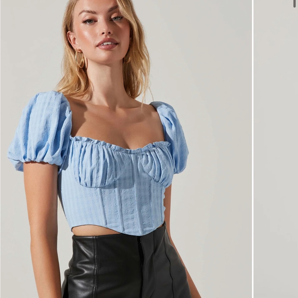 Astr the label Paola top